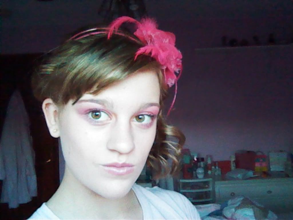 Effie Trinket Look3