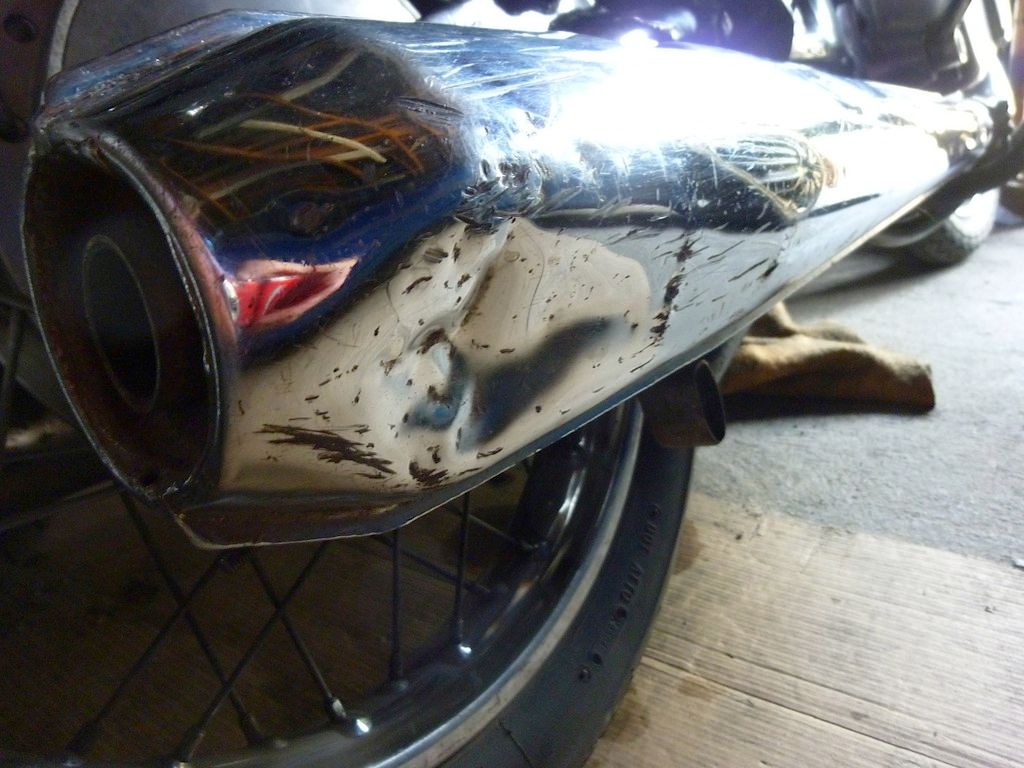 K5 450 Original mufflers different sound coming from either side