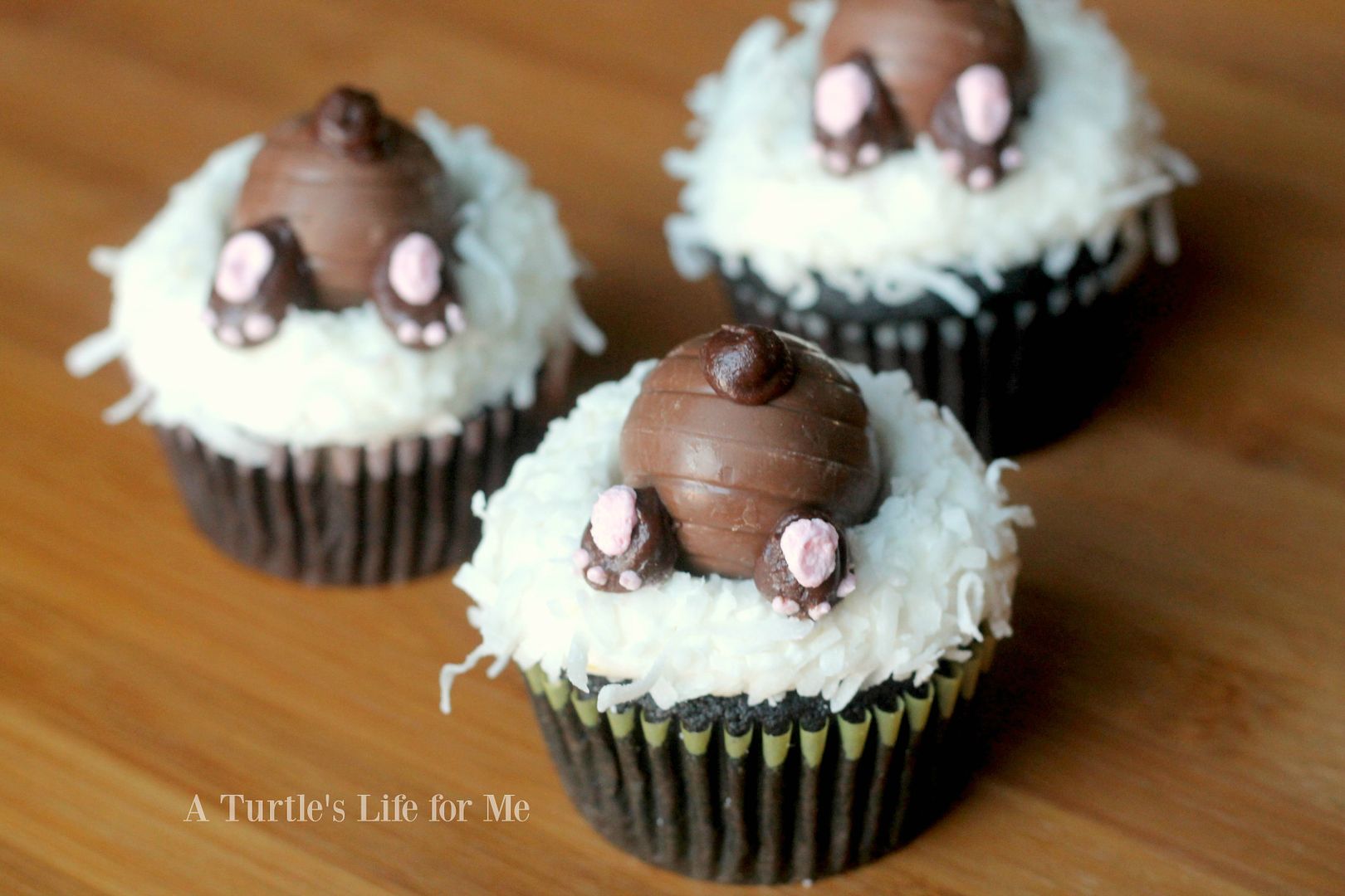 These bunny butt cupcakes made out of Cadbury Cream Eggs are the cutest things! So easy to make for Easter and the kids will love them! 