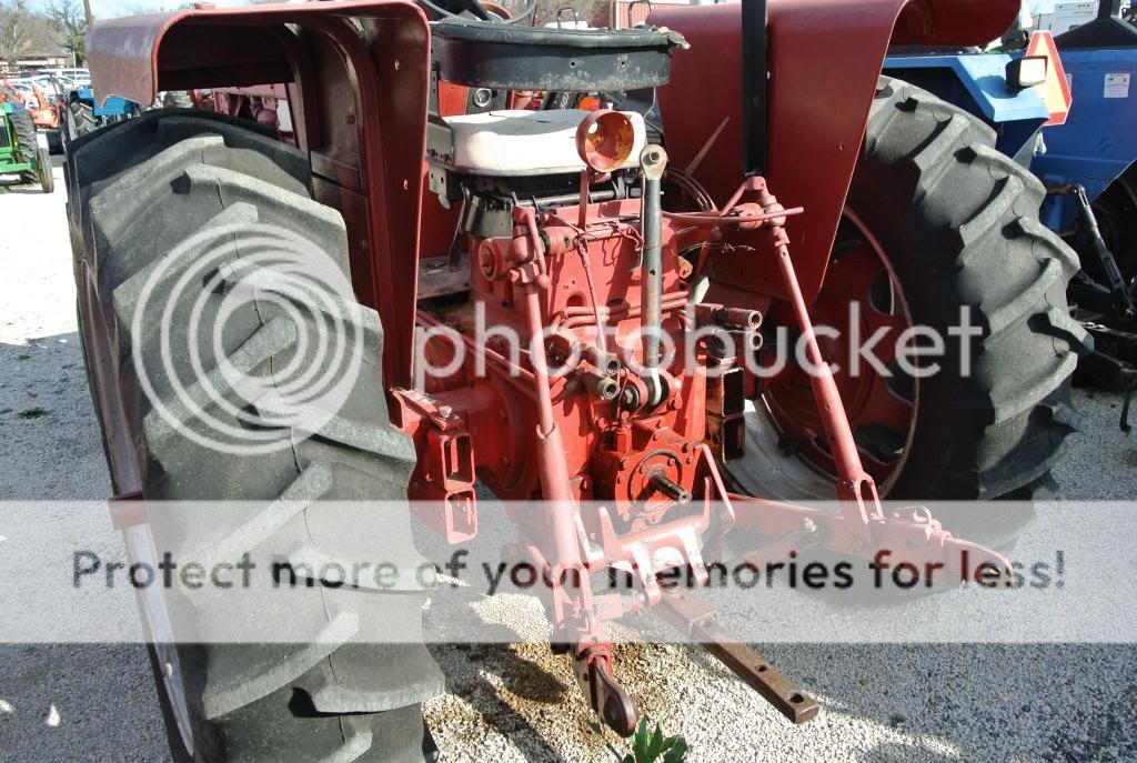 63HP 2WD International Harvester F656 Tractor with Loader and Hay Spear 656 Nice