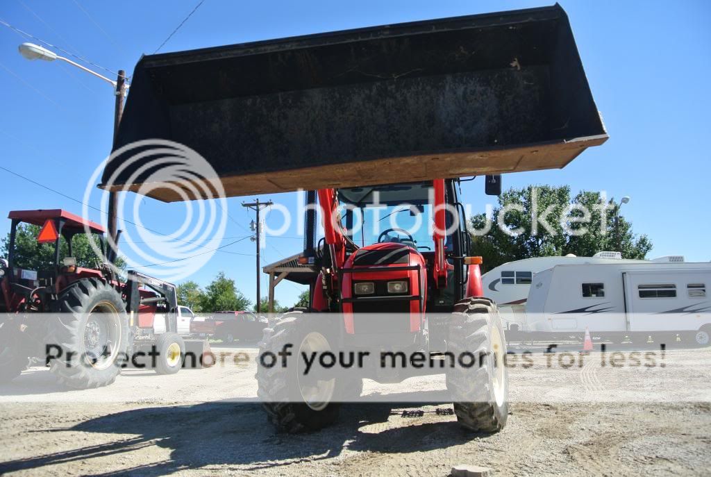 84HP 4WD Zetor 8441 Proxima Cab Tractor w Loader and Bucket Farm Equipment